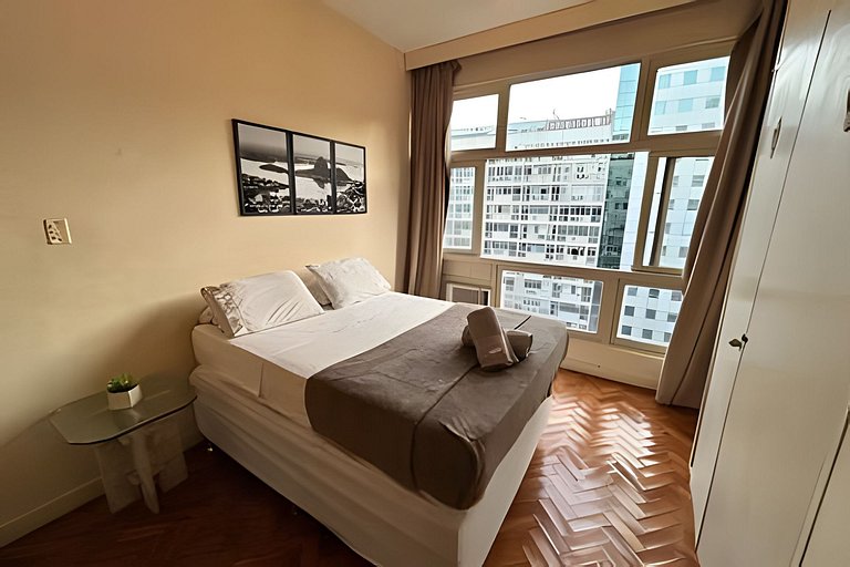 Apartamento em Copacabana com vista lateral do Mar