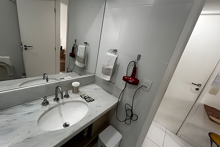 Suíte com mini cozinha e piscina