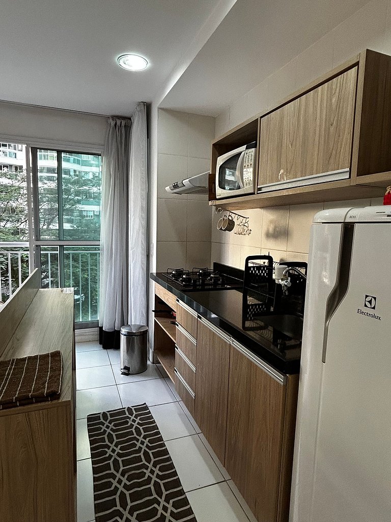 Flat em Rio2, cozinha equipada, piscina, internet de 500 Mb