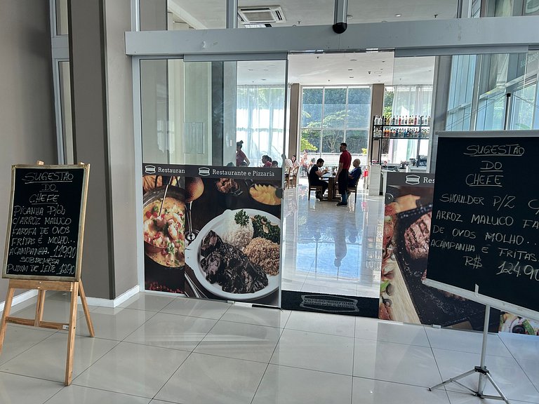 Suíte com mini cozinha e piscina