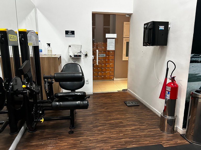 Suíte com mini cozinha e piscina