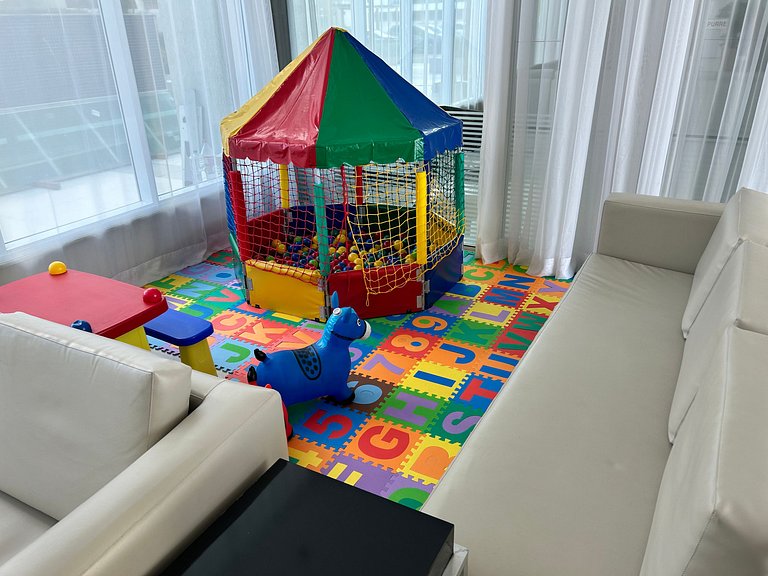 Suíte com mini cozinha e piscina