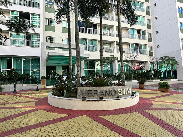 Suíte com mini cozinha e piscina