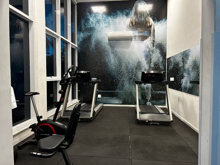 Suíte com mini cozinha e piscina