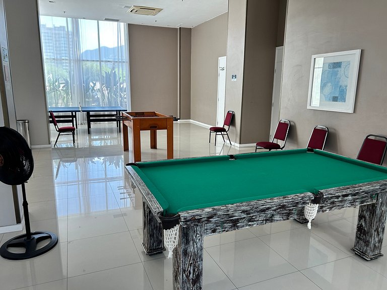 Suíte com mini cozinha e piscina