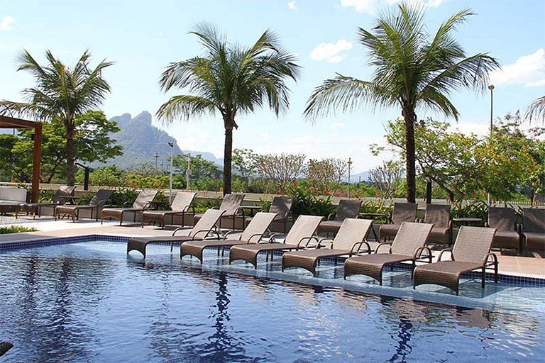 Suíte com mini cozinha e piscina