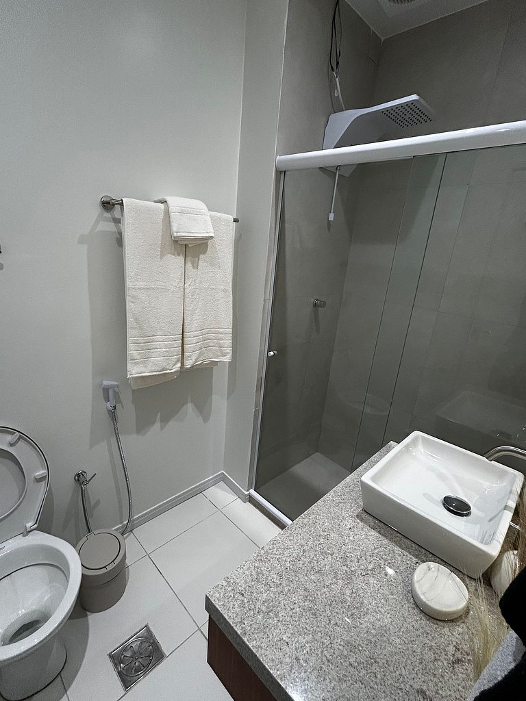 Apart / 150mts da Praia Copacabana/ Moderno/ Cozin