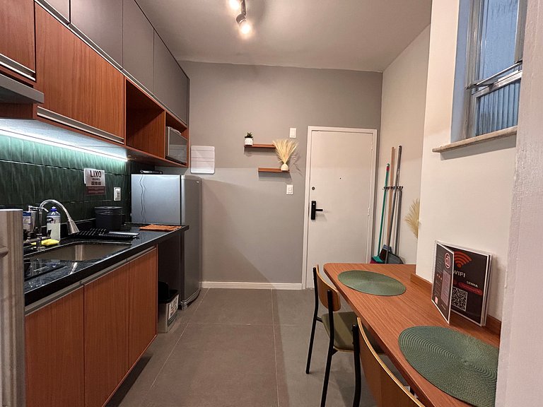 Apart | 150mts da Praia Copacabana| Moderno| Cozin